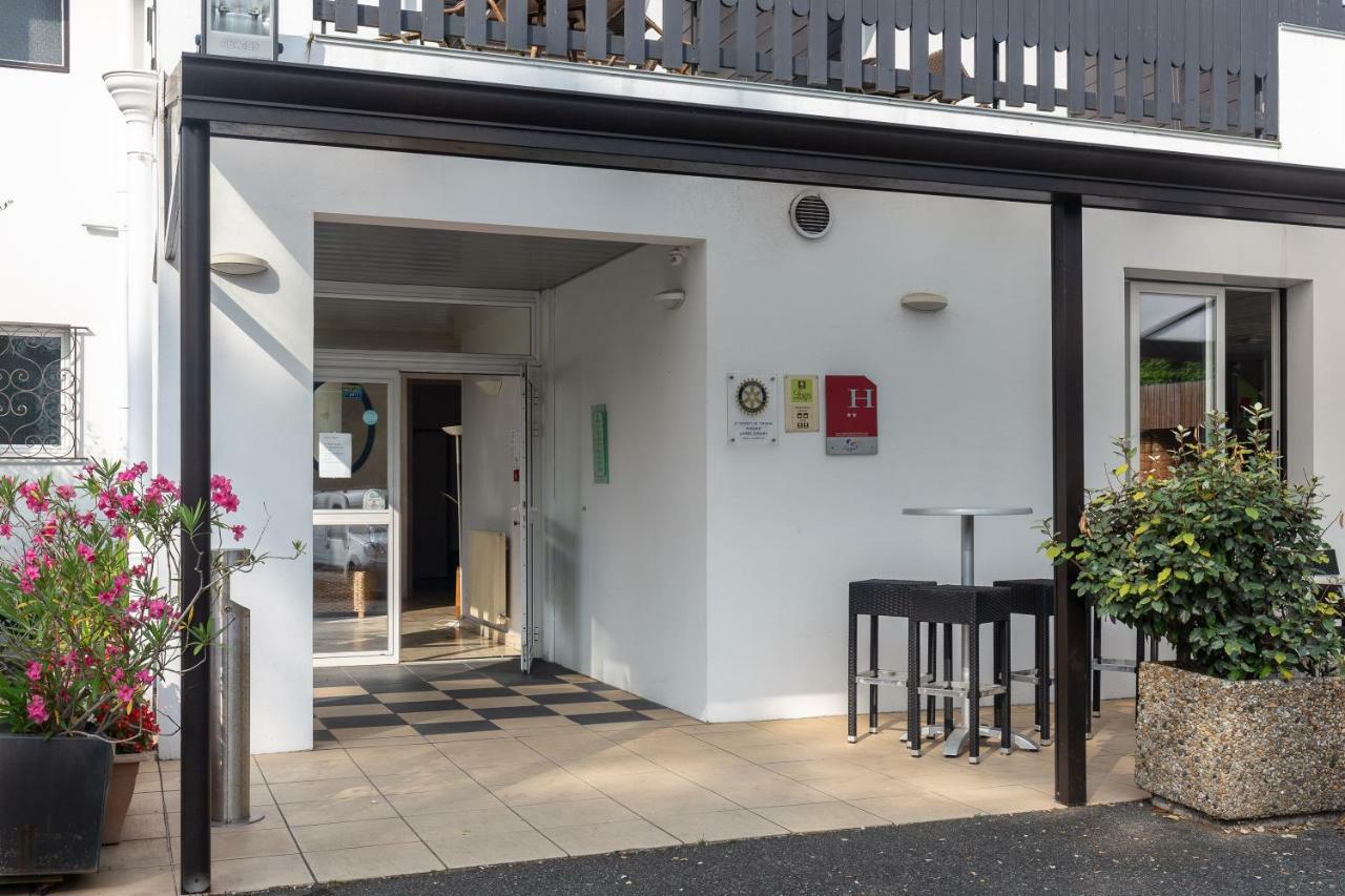 Logis Le Rond Point Hotel 2*
